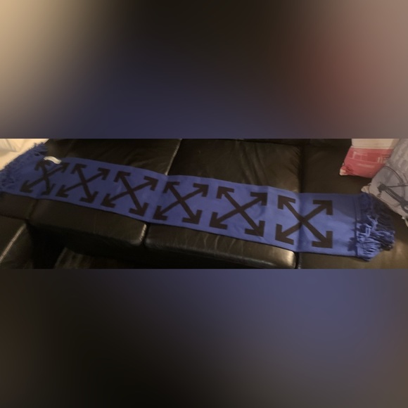 Never worn new with tags off white winter scarf - Picture 3 of 5